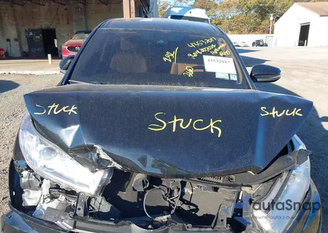 2018 Toyota Highlander Le Plus from USA, damaged, VIN 5TDBZRFH5JS487694